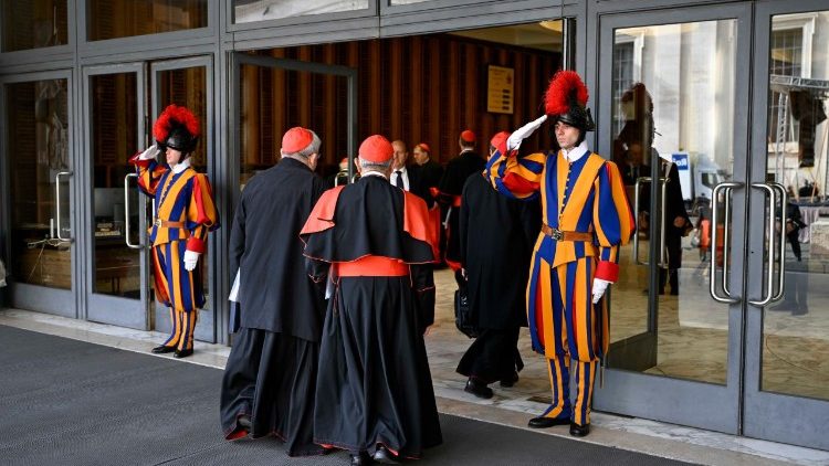 Quarta Congregação: no domingo, vésperas dos cardeais no túmulo de Francisco