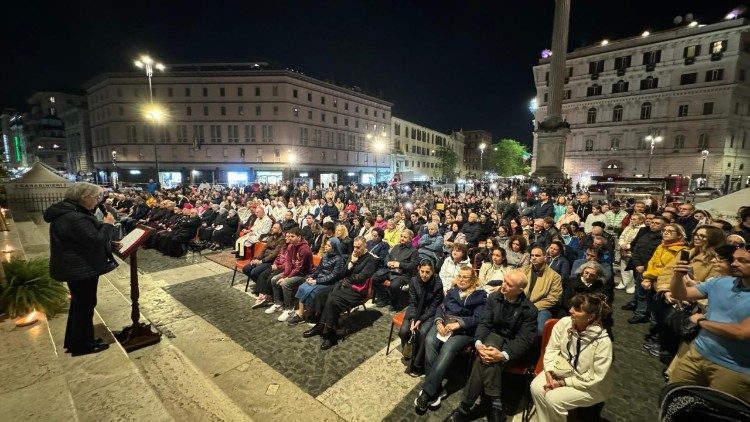 Terço para o Papa na Santa Maria Maior. Parolin: elevemos o olhar para o céu