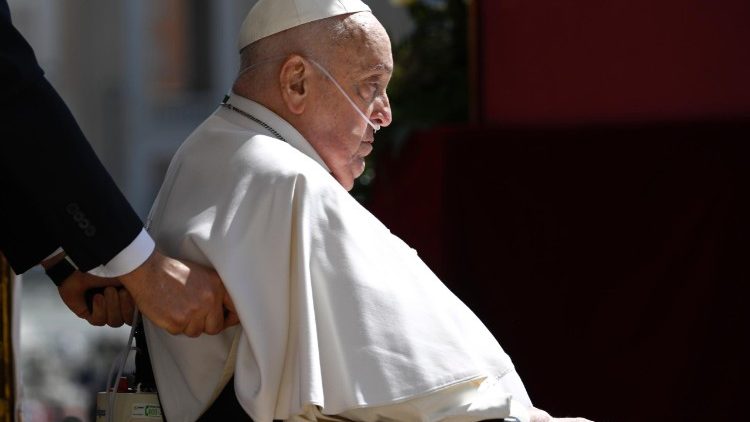 Papa visita Basílica de São Pedro para rezar no túmulo de Pio X