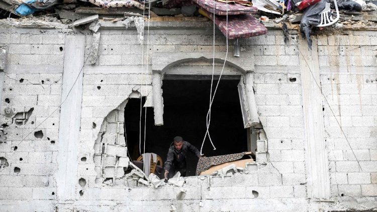 Gaza, pároco: o Papa nos ligou, vamos continuar trabalhando pela paz e pela justiça
