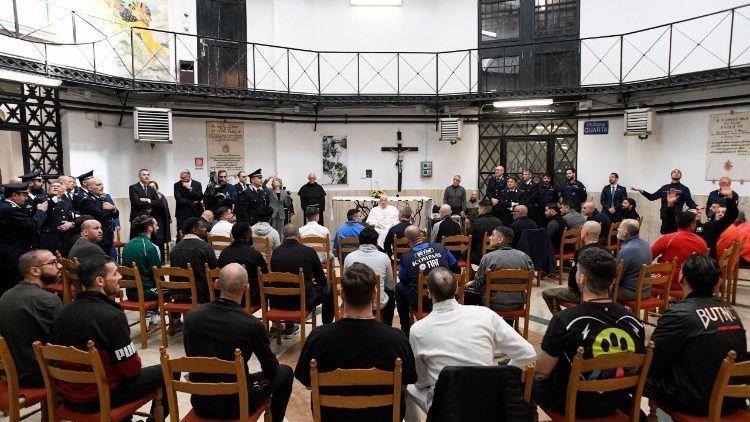 Papa Francisco visita prisão romana de Regina Coeli
