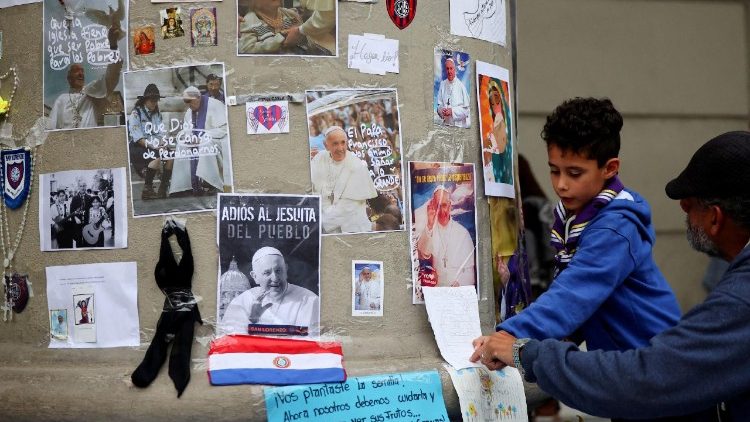 Bispo e povo caminham juntos: o legado espiritual de Francisco na Argentina