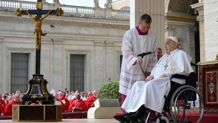 Francisco no Angelus: todos temos dores, e a fé ajuda a enfrentá-las, como fez Jesus
