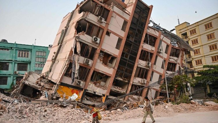 Mianmar: mais de 3.000 vítimas do terremoto, se tenta silenciar as armas