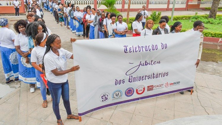 Sé Catedral da Beira acolhe a celebração do Jubileu dos Universitários Sé Catedral da Beira acolhe a celebração do Jubileu dos Universitários