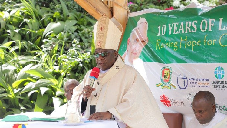 Uganda: instituições católicas e organizações religiosas prometem eliminar plásticos de uso único Uganda: instituições católicas e organizações religiosas prometem eliminar plásticos de uso único
