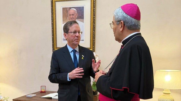 Israel, Herzog assina registro de condolências pelo Papa Francisco Israel, Herzog assina registro de condolências pelo Papa Francisco