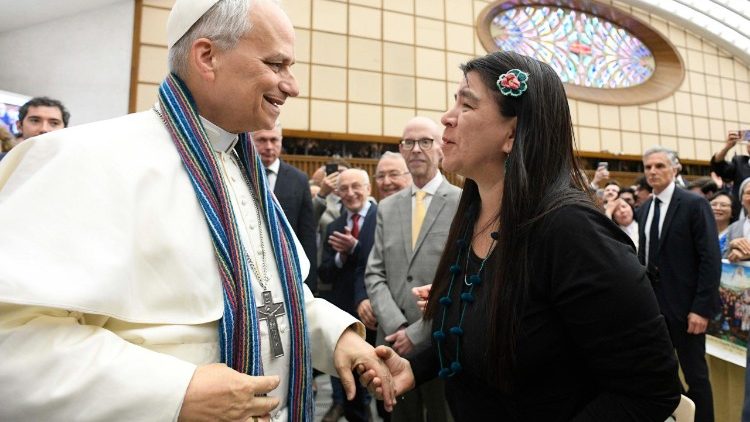 Viagens, desafios de tênis e presentes. Papa Leão XIV saúda os jornalistas Viagens, desafios de tênis e presentes. Papa Leão XIV saúda os jornalistas