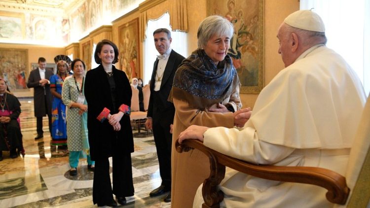 As mulheres comprometidas com o diálogo inter-religioso: Francisco, guia e mestre As mulheres comprometidas com o diálogo inter-religioso: Francisco, guia e mestre