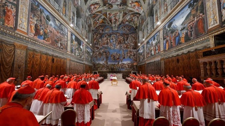 Leão XIV celebra Missa com os cardeais na Capela Sistina na sexta-feira Leão XIV celebra Missa com os cardeais na Capela Sistina na sexta-feira