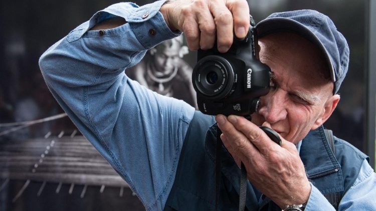 Salgado, adeus ao fotógrafo que contou a história da Terra e da humanidade Salgado, adeus ao fotógrafo que contou a história da Terra e da humanidade