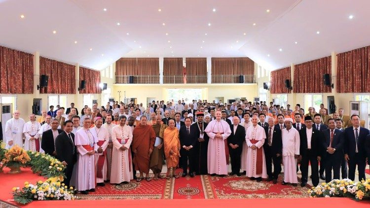 Oitavo colóquio budista-cristão: religiões juntas para vencer os conflitos Oitavo colóquio budista-cristão: religiões juntas para vencer os conflitos