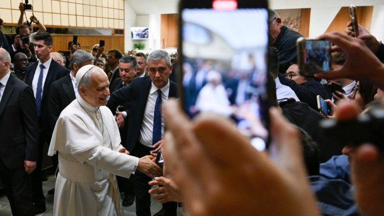 Cerca de 3 mil jornalistas encontram Papa Leão XIV no Vaticano, inclusive brasileiros Cerca de 3 mil jornalistas encontram Papa Leão XIV no Vaticano, inclusive brasileiros