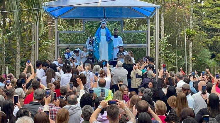 Milícia da Imaculada realiza festa de coroação de Nossa Senhora Milícia da Imaculada realiza festa de coroação de Nossa Senhora