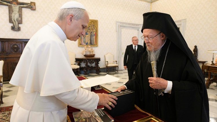 Bartolomeu encontra Leão XIV: “deseja ir a Nicéia”. Homenagem ao Papa Francisco Bartolomeu encontra Leão XIV: “deseja ir a Nicéia”. Homenagem ao Papa Francisco