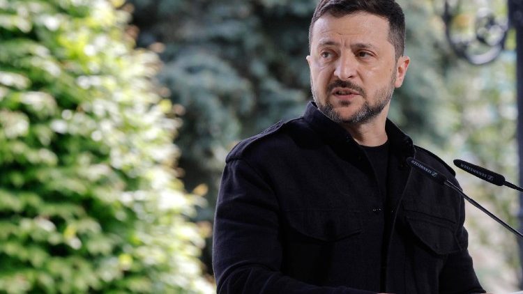 Telefonema entre Leão XIV e Zelensky: “Convidei o Papa para vir à Ucrânia” Telefonema entre Leão XIV e Zelensky: “Convidei o Papa para vir à Ucrânia”