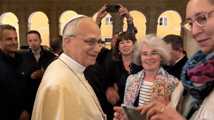 “Obrigado!” A primeira saída de Leão XIV do Vaticano “Obrigado!” A primeira saída de Leão XIV do Vaticano
