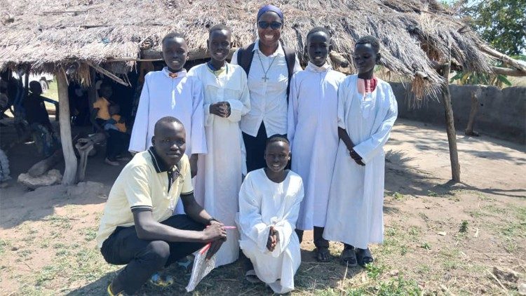 Uganda. Religiosas prestam cuidados a refugiados vítimas de trauma Uganda. Religiosas prestam cuidados a refugiados vítimas de trauma