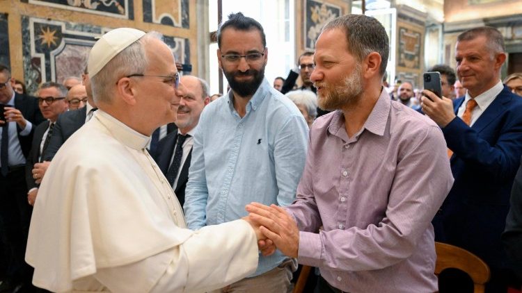 Papa: há muita violência no mundo, o “nós” deve se traduzir em nível institucional Papa: há muita violência no mundo, o “nós” deve se traduzir em nível institucional