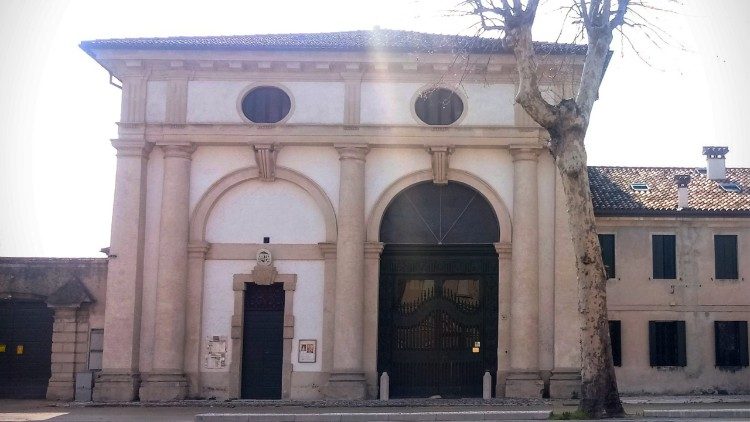 Cistercienses, esclarecimentos sobre o caso do Mosteiro de San Giacomo di Veglia Cistercienses, esclarecimentos sobre o caso do Mosteiro de San Giacomo di Veglia