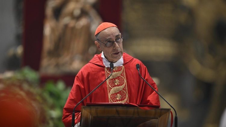 Fernández: Papa Francisco, um trabalhador que viveu sua missão com comprometimento