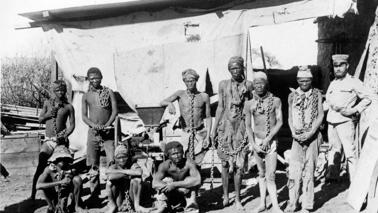 Genocídio contra povos Herero e Nama recordado pela primeira vez na Namíbia Genocídio contra povos Herero e Nama recordado pela primeira vez na Namíbia