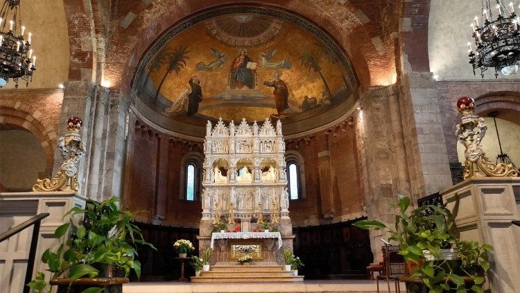 De Pavia, carinho pelo novo Papa: ele ajudará a Igreja a dar novos passos adiante De Pavia, carinho pelo novo Papa: ele ajudará a Igreja a dar novos passos adiante