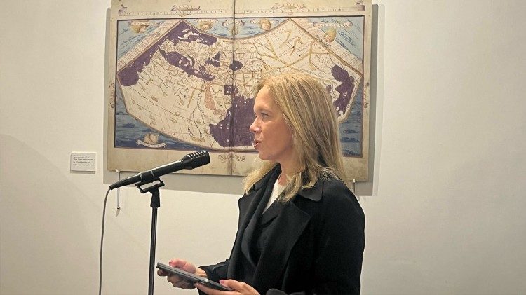 Exposição SUMMA celebra centenário da FIUC e homenageia legado do Papa Francisco