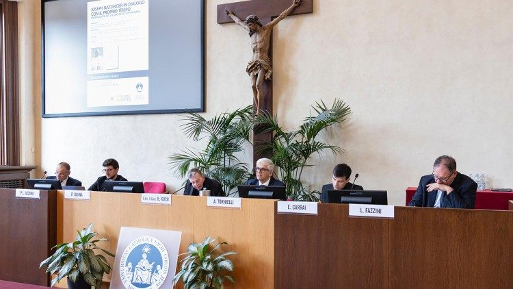 A modernidade do pensamento de Ratzinger: não nos fechemos num gueto A modernidade do pensamento de Ratzinger: não nos fechemos num gueto