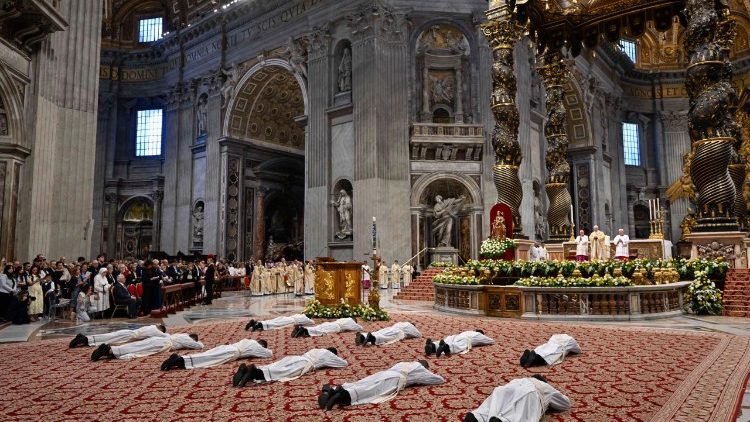 O Papa: a identidade do padre depende da união com Cristo, Sumo e Eterno Sacerdote O Papa: a identidade do padre depende da união com Cristo, Sumo e Eterno Sacerdote
