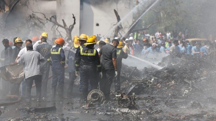Pesar do Papa pelas vítimas do acidente aéreo na Índia