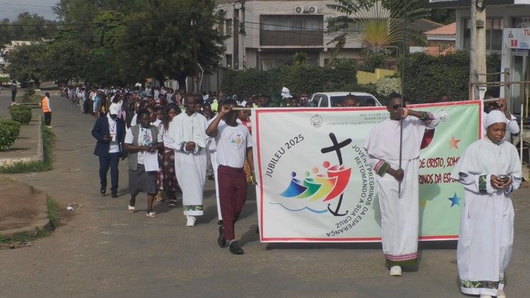 Solenidade da Santíssima Trindade une centenas de jovens no Jubileu em Nampula Solenidade da Santíssima Trindade une centenas de jovens no Jubileu em Nampula