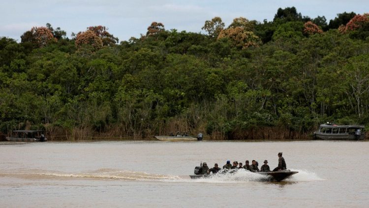 Estudo revela tragédia humanitária e ambiental da mineração ilegal na Amazônia brasileira Estudo revela tragédia humanitária e ambiental da mineração ilegal na Amazônia brasileira