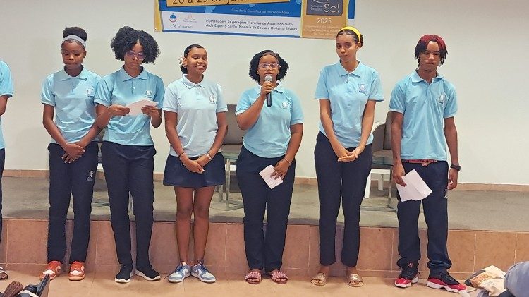 Jovens e poesia marcaram o início da 7ª edição do FLMS Jovens e poesia marcaram o início da 7ª edição do FLMS