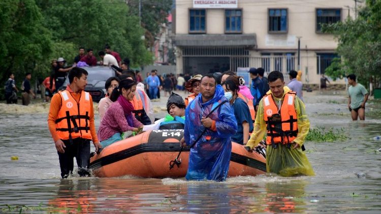 Índia e Bangladesh, mortos e desalojados devido às chuvas torrenciais Índia e Bangladesh, mortos e desalojados devido às chuvas torrenciais