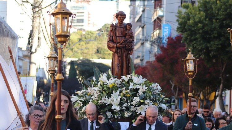 147ª Festa de Santo Antônio de Bento Gonçalves reúne 8 mil pessoas pela fé e devoção