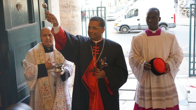 Cardeal Koovakad na igreja de Santo Antônio: “Um instrumento de comunhão entre vocês” Cardeal Koovakad na igreja de Santo Antônio: “Um instrumento de comunhão entre vocês”