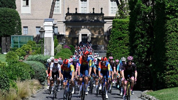 Giro d’Itália no Vaticano, as emoções dos atletas: esporte é vida e espiritualidade Giro d’Itália no Vaticano, as emoções dos atletas: esporte é vida e espiritualidade