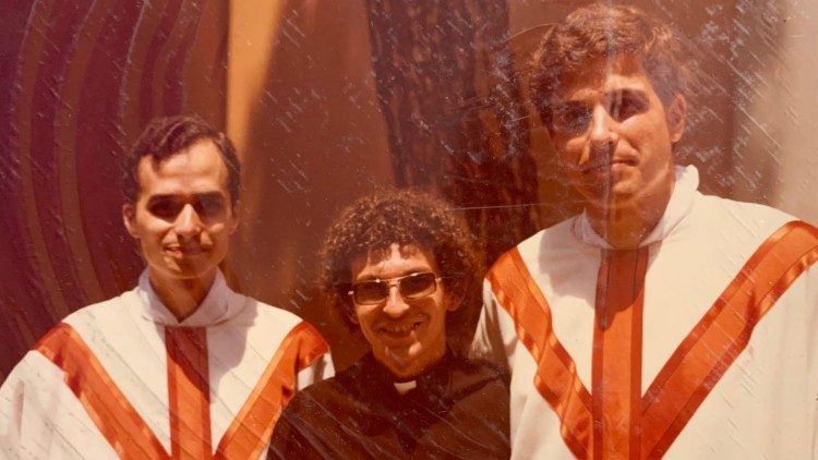 Há 43 anos, o padre Prevost era ordenado sacerdote a poucos metros do Vaticano Há 43 anos, o padre Prevost era ordenado sacerdote a poucos metros do Vaticano