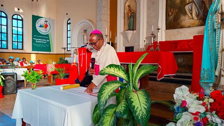 Moçambique. Dom Inácio Saúre apresenta igrejas jubilares na Vigília de Pentecostes Moçambique. Dom Inácio Saúre apresenta igrejas jubilares na Vigília de Pentecostes