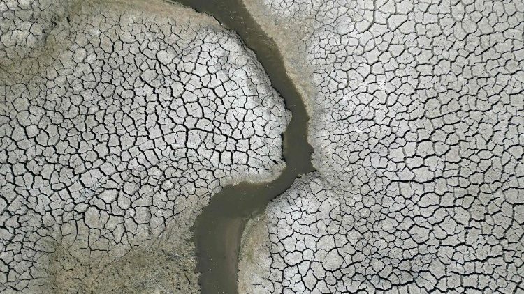 Mudanças climáticas: taxar as multinacionais para reparar os prejuízos Mudanças climáticas: taxar as multinacionais para reparar os prejuízos