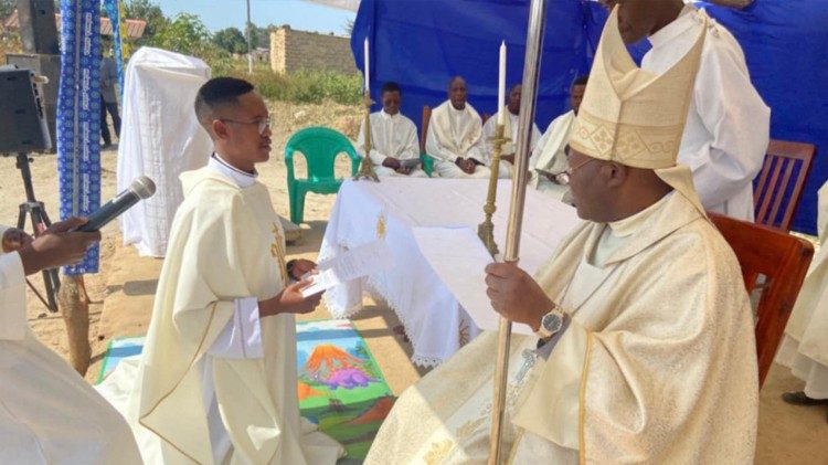 Catequese e infraestruturas para a paróquia de Cristo Rei, na diocese de Kwito-Bié