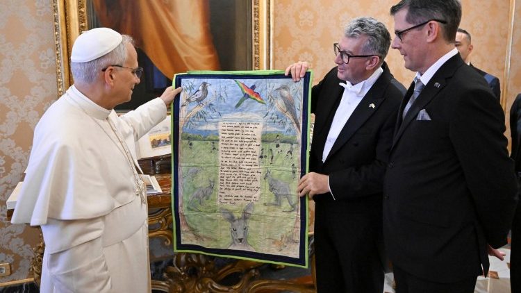 Papa recebe embaixadores da Austrália e da República Dominicana junto à Santa Sé Papa recebe embaixadores da Austrália e da República Dominicana junto à Santa Sé