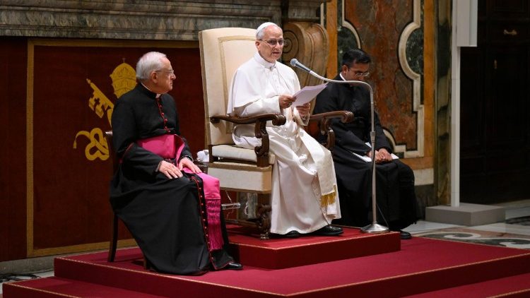 Papa a franciscanos e trinitários: ouvir o Espírito para orientar o serviço diário Papa a franciscanos e trinitários: ouvir o Espírito para orientar o serviço diário
