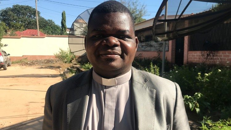 Moçambique. “Comunicação 360º”: Padre Cantífula lança obra para os novos tempos Moçambique. “Comunicação 360º”: Padre Cantífula lança obra para os novos tempos