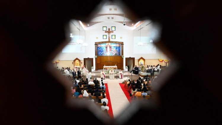 No encontro com vigário apostólico, príncipe do Bahrein destaca tolerância e coexistência pacífica