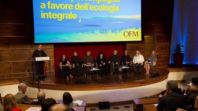 A Bartolomeu I, o Prêmio Laudato si’: “toda ação contra o meio ambiente é um pecado grave” A Bartolomeu I, o Prêmio Laudato si’: “toda ação contra o meio ambiente é um pecado grave”