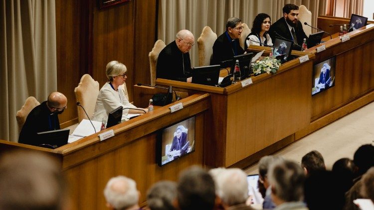Renovação, esperança, perdão: encontro dos movimentos eclesiais no Vaticano Renovação, esperança, perdão: encontro dos movimentos eclesiais no Vaticano