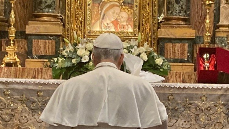 Um pontificado nas mãos de Nossa Senhora Um pontificado nas mãos de Nossa Senhora