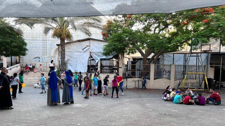 Padre Romanelli: a resistência dos cristãos de Gaza está no limite Padre Romanelli: a resistência dos cristãos de Gaza está no limite